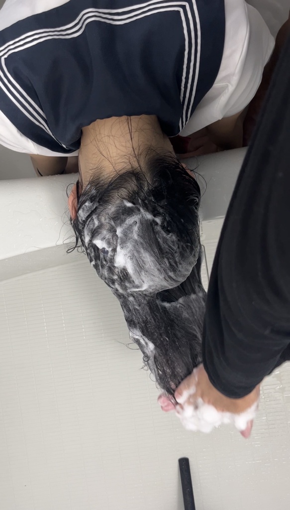 ふわふわ髪にセットした後輩ちゃんの髪をガッツリと2度洗いしてみた(正面+上アングル)18:02