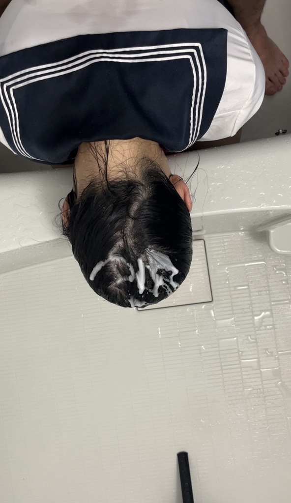 ふわふわ髪にセットした後輩ちゃんの髪をガッツリと2度洗いしてみた(正面+上アングル)18:02