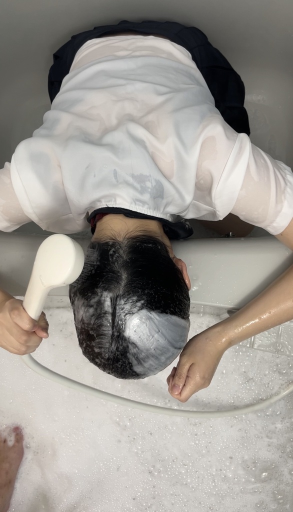後輩ちゃんに内緒で気の済むまで無限シャンプーしてみた(上アングル)10:36