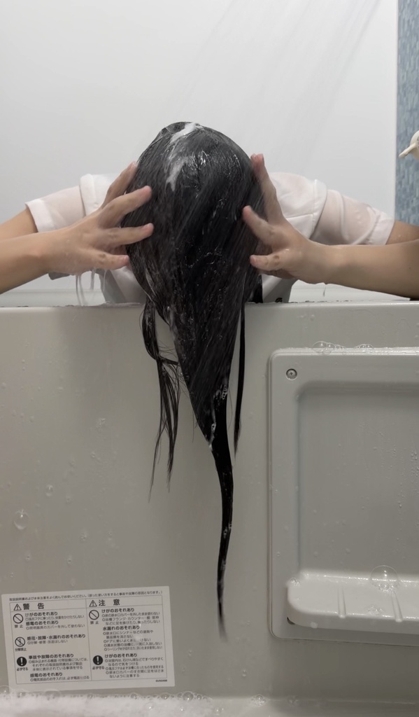 後輩ちゃんに内緒で気の済むまで無限シャンプーしてみた(正面+上アングル)21:06