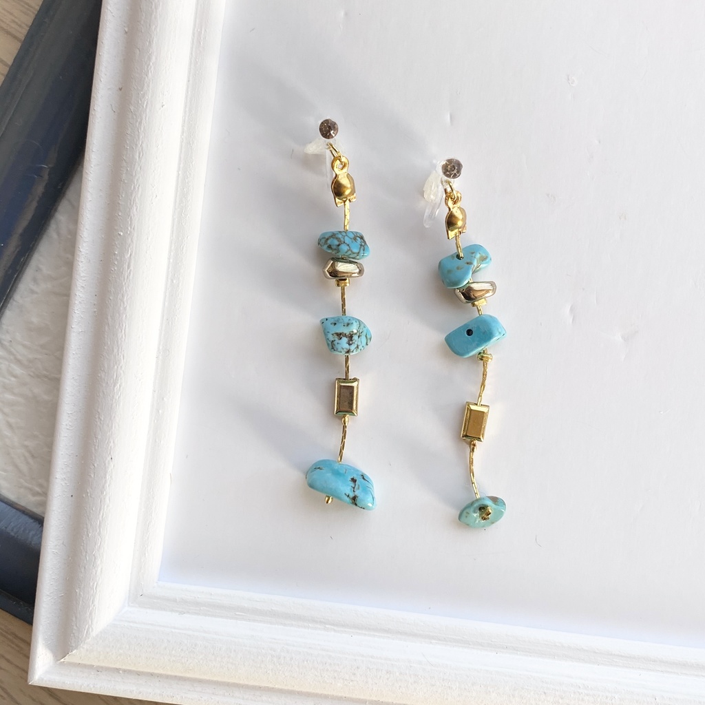 [アレルギー対応] ターコイズのチェーンピアス