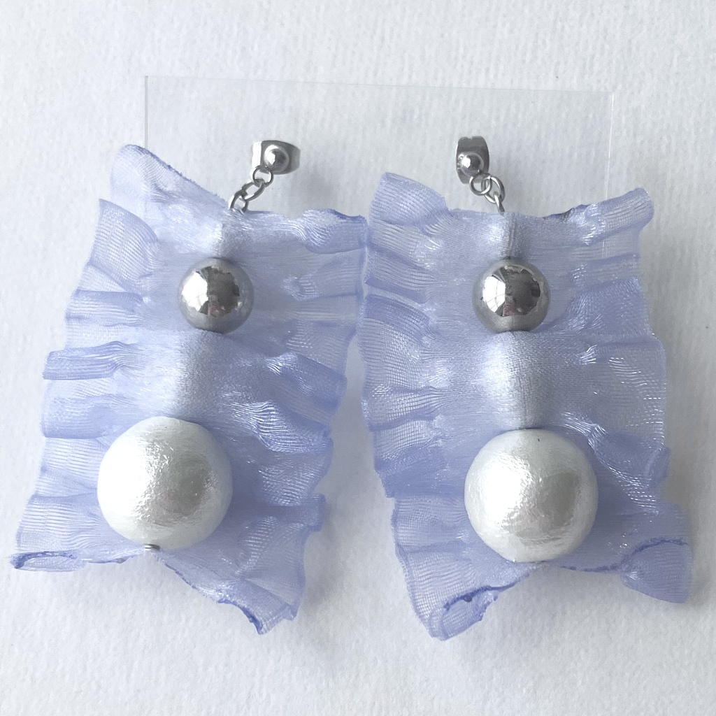 [アレルギー対応] コットンパールとオーガンジーリボンのイヤリング