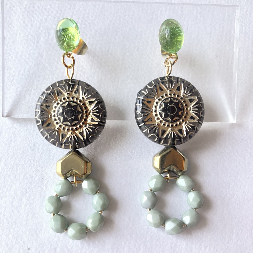 [アレルギー対応] ブラック×グリーンのエスニックイヤリング