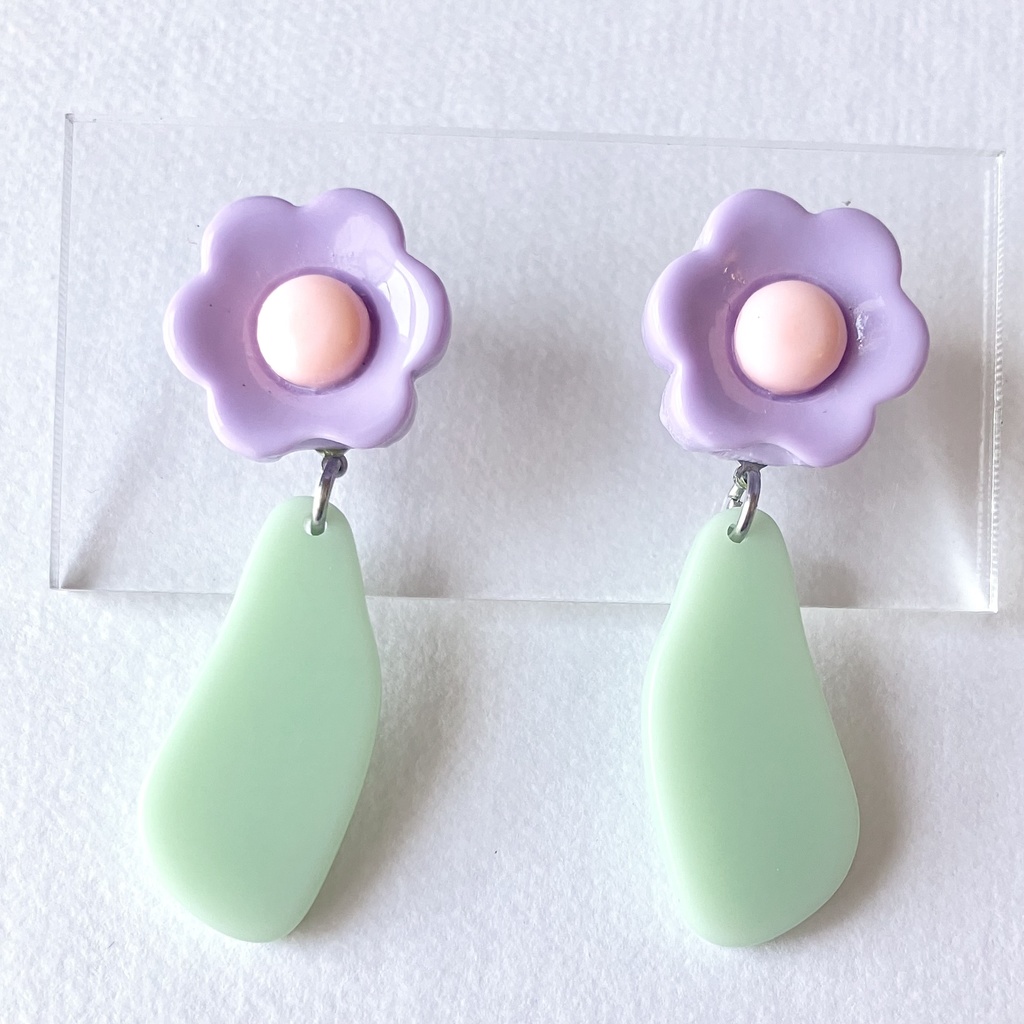 [アレルギー対応] ポップなフラワーイヤリング