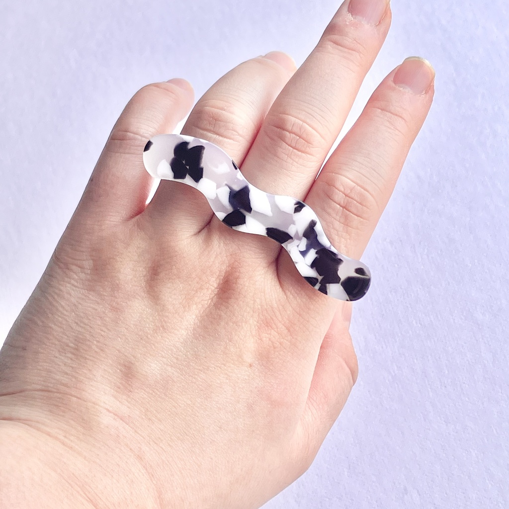 [アレルギー対応] ウェーブモチーフの大ぶりリング