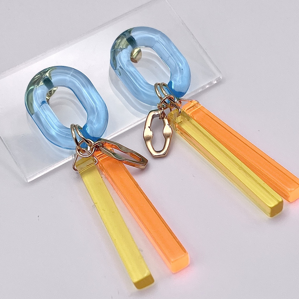 [アレルギー対応] クリアブルーとビタミンカラーのイヤリング