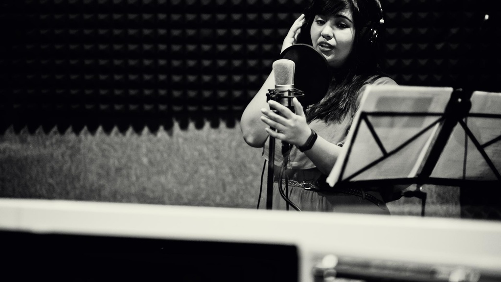 昭和アニメで流れていた 宇宙を彷徨う物悲しい女性の歌