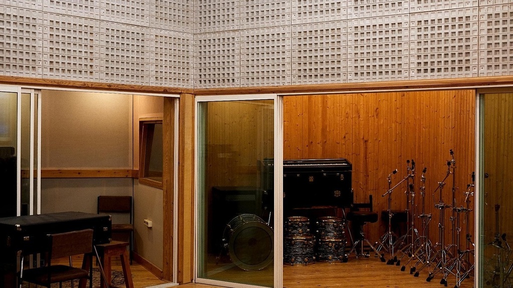 ヒーリング音楽 静寂で荘厳なイメージの世界2番 商用利用 著作権フリーbgm