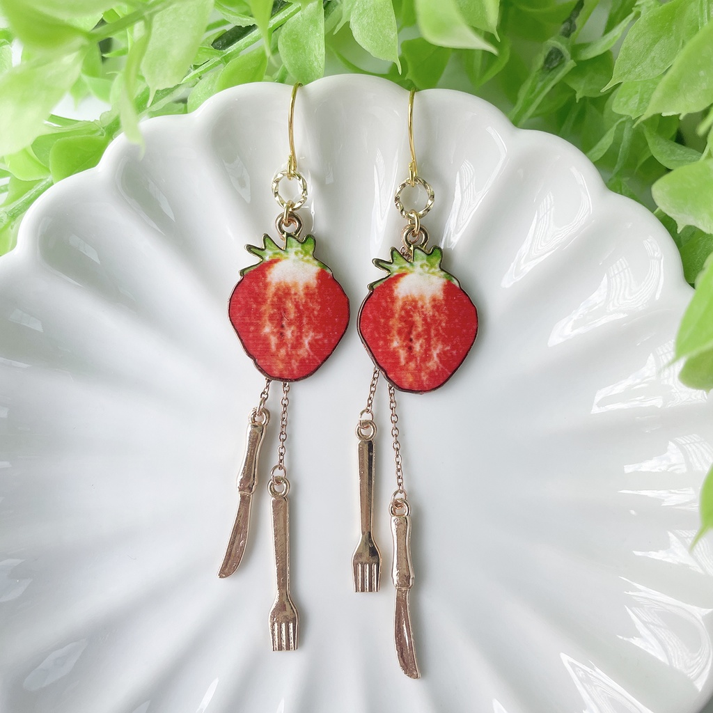 ナイフとフォークで召し上がれイチゴピアス