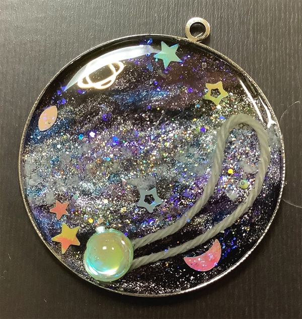 輝く銀河のペンダント