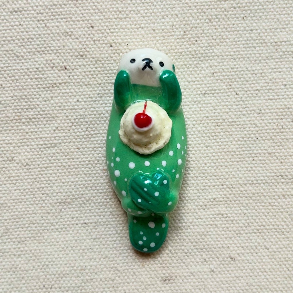 ラッコブローチ