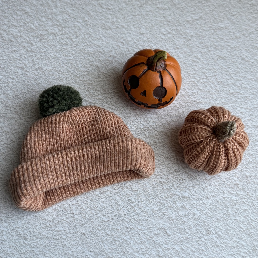 pumpkin knit hat