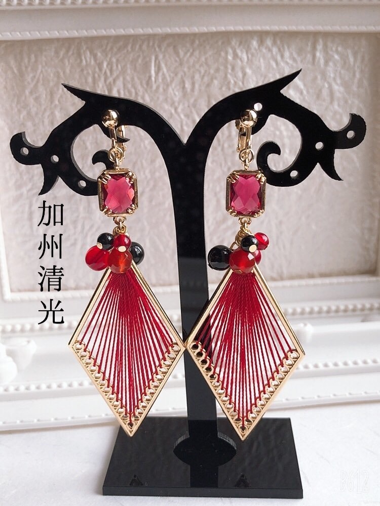 菱絢のピアス・イヤリング