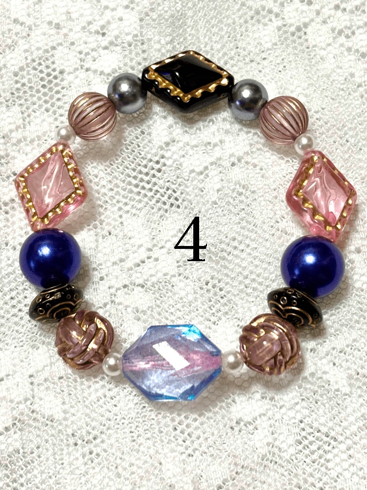 桃色のブレスレット