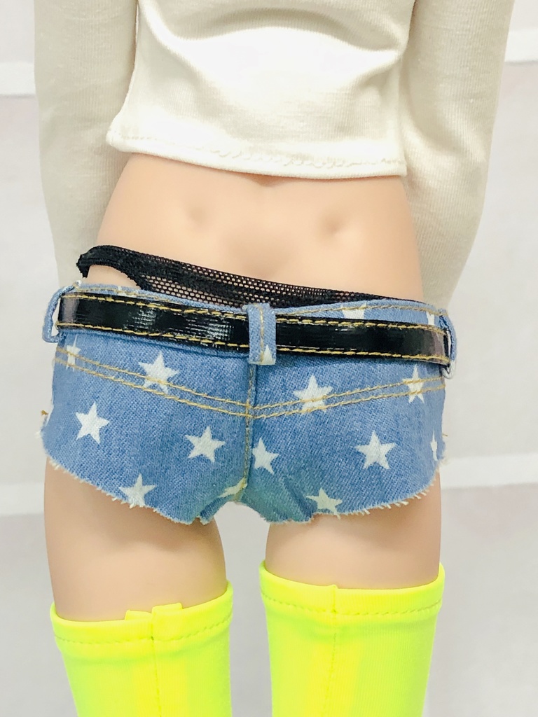 ベルト付きHENTAIホットパンツ