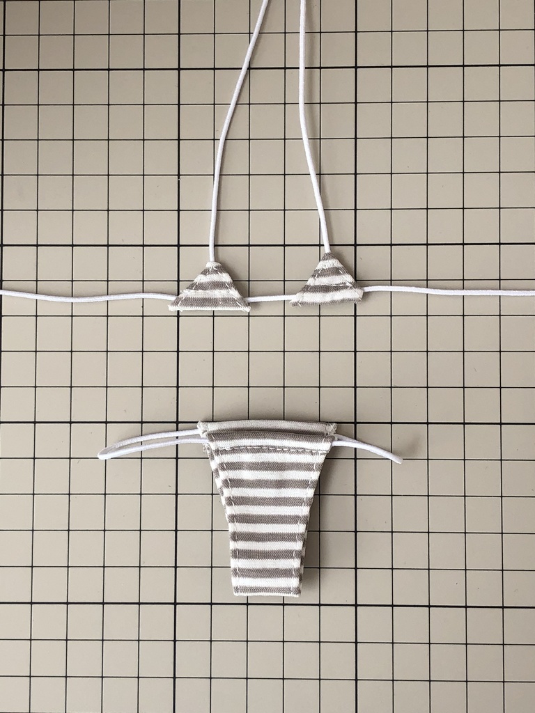 HENTAIマイクロビキニ