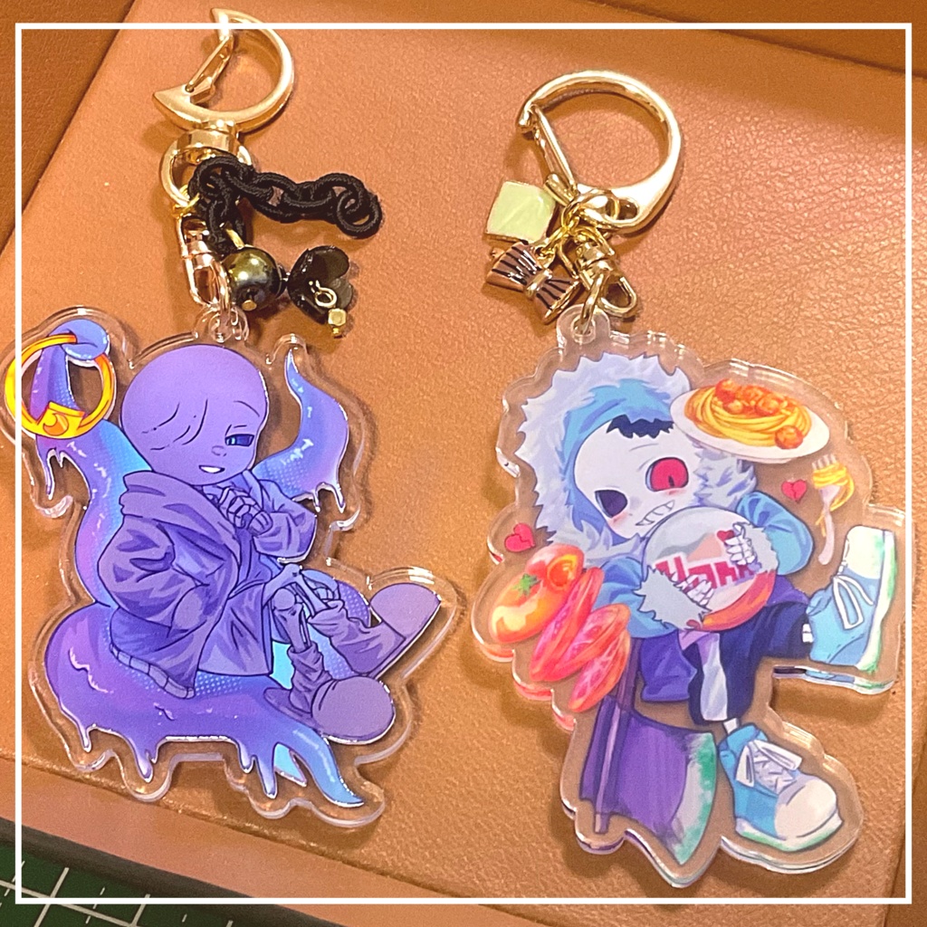 メア様・ホラー　ﾁｬｰﾑ付きアクキー2種