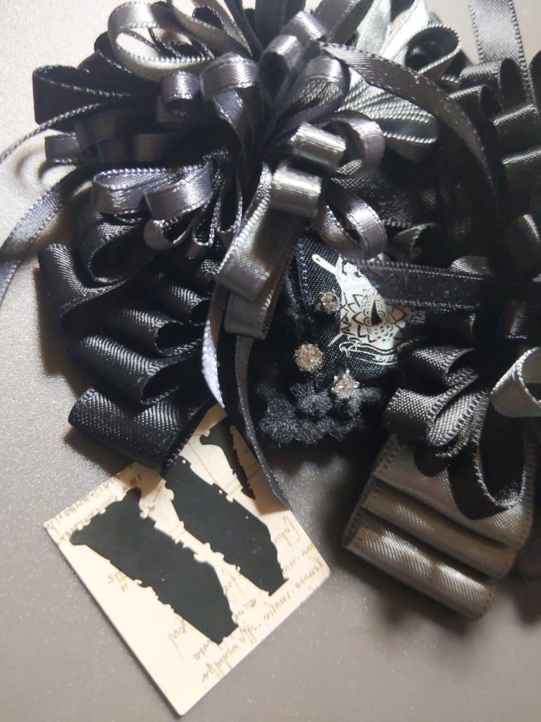 リボンアクセサリー兼ペンレスト