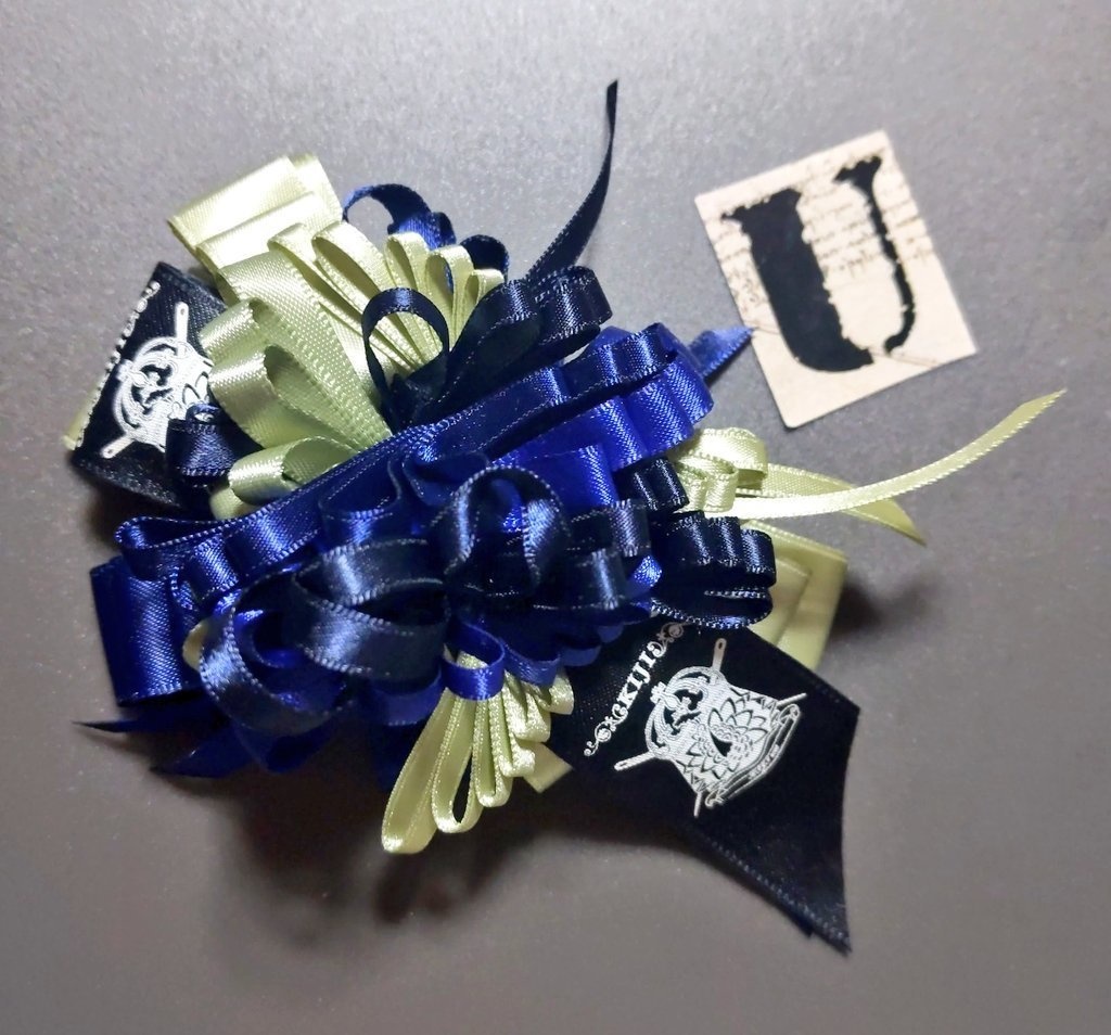 リボンアクセサリー兼ペンレスト