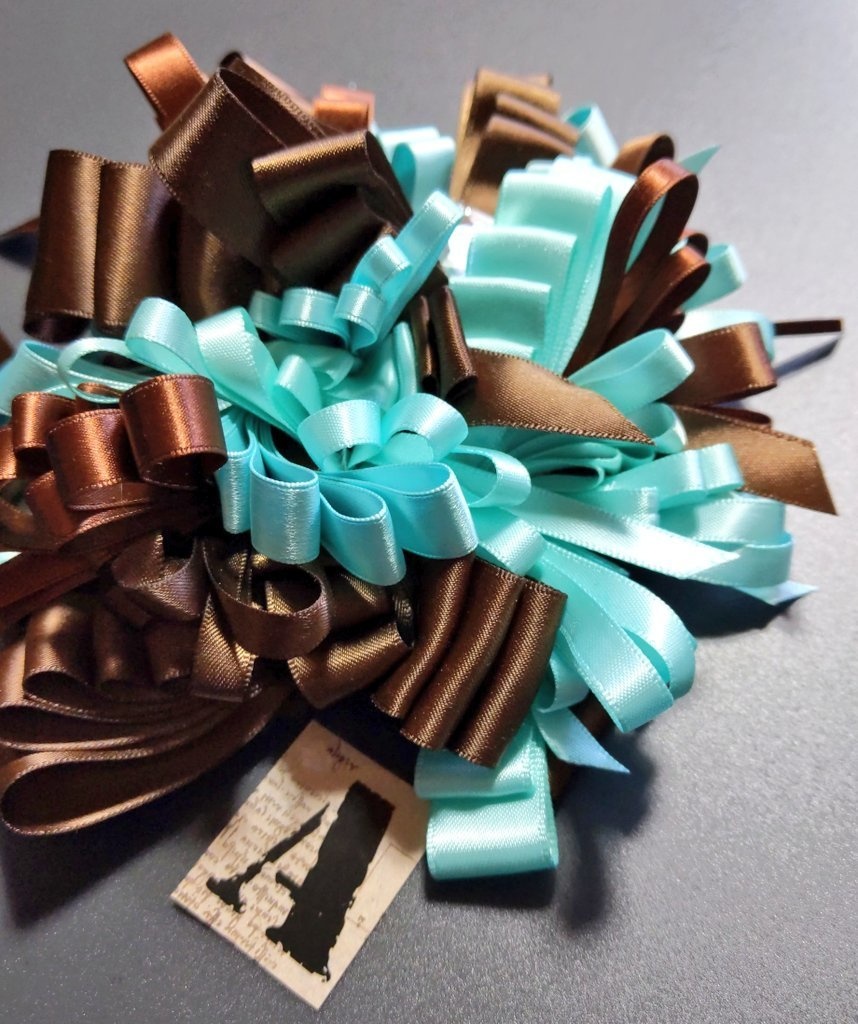 リボンアクセサリー兼ペンレスト