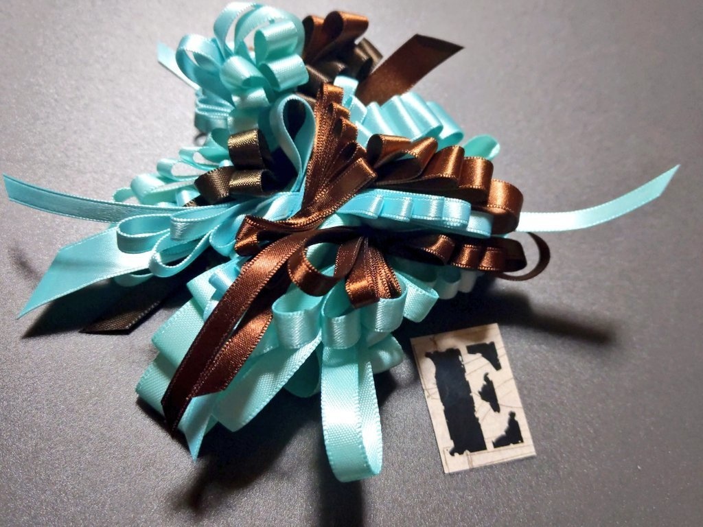 リボンアクセサリー兼ペンレスト