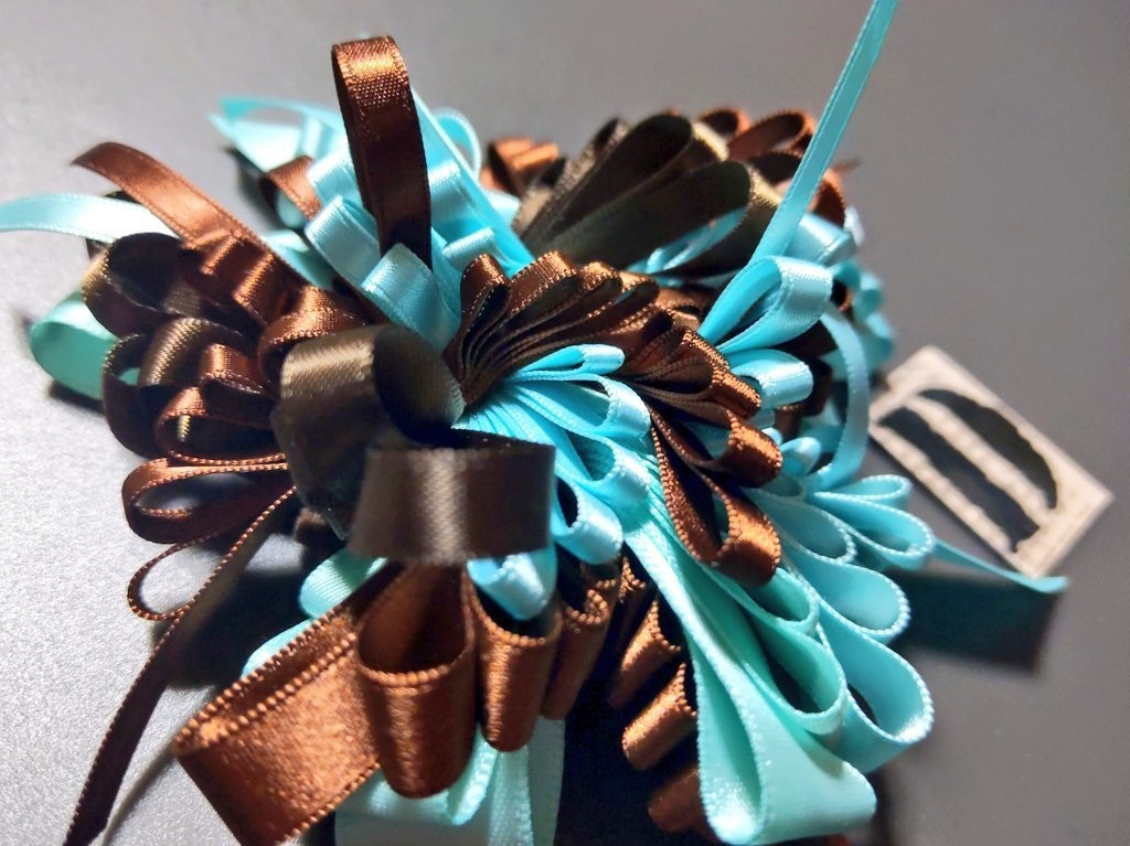 リボンアクセサリー兼ペンレスト