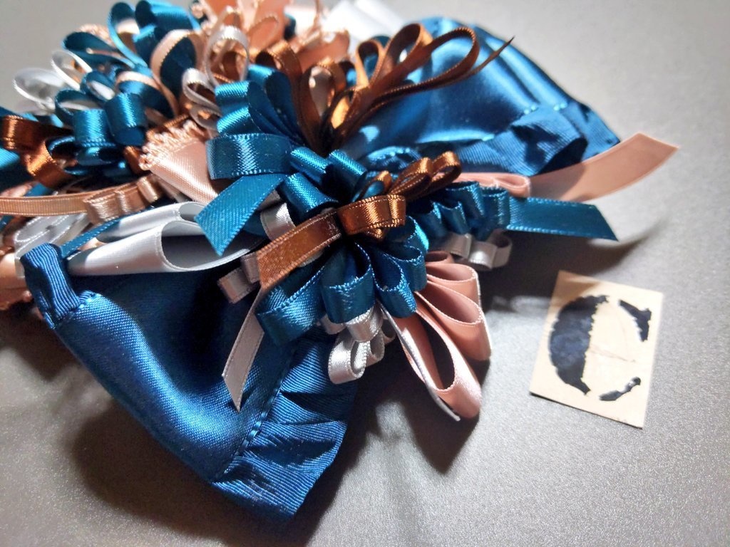 リボンアクセサリー兼ペンレスト