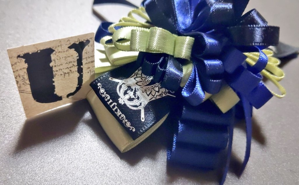 リボンアクセサリー兼ペンレスト