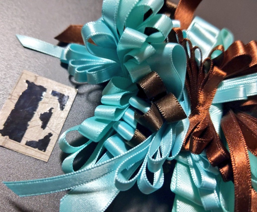 リボンアクセサリー兼ペンレスト