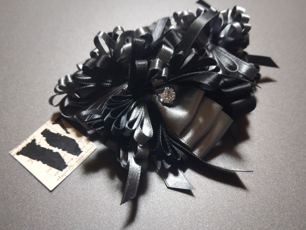 リボンアクセサリー兼ペンレスト