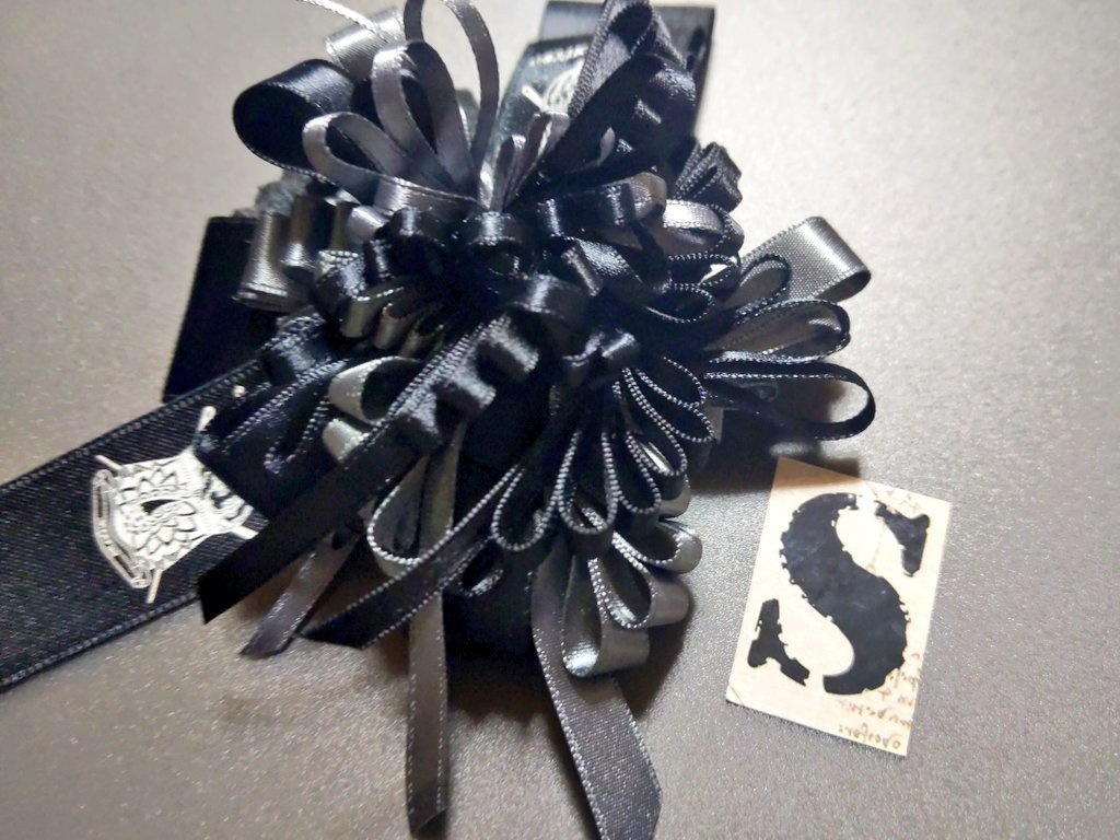 リボンアクセサリー兼ペンレスト