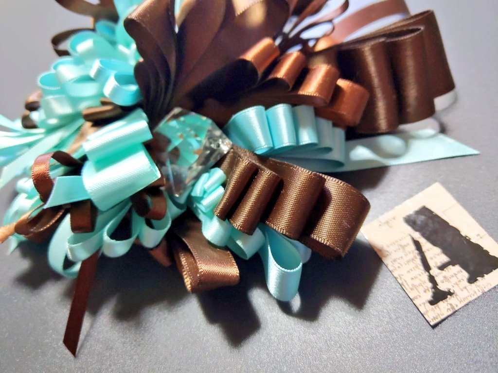 リボンアクセサリー兼ペンレスト