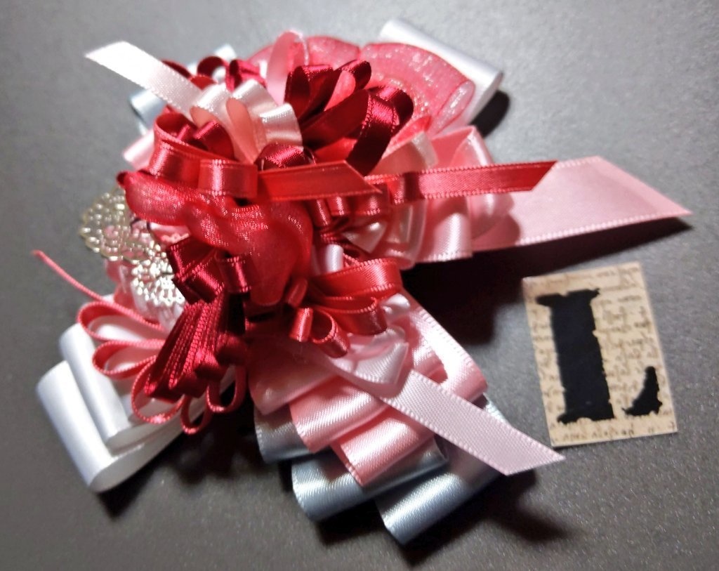 リボンアクセサリー兼ペンレスト