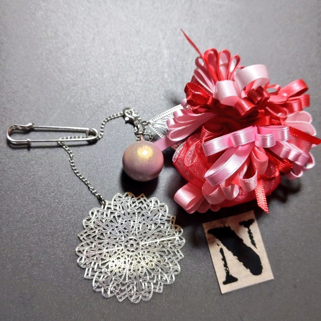 リボンアクセサリー兼ペンレスト