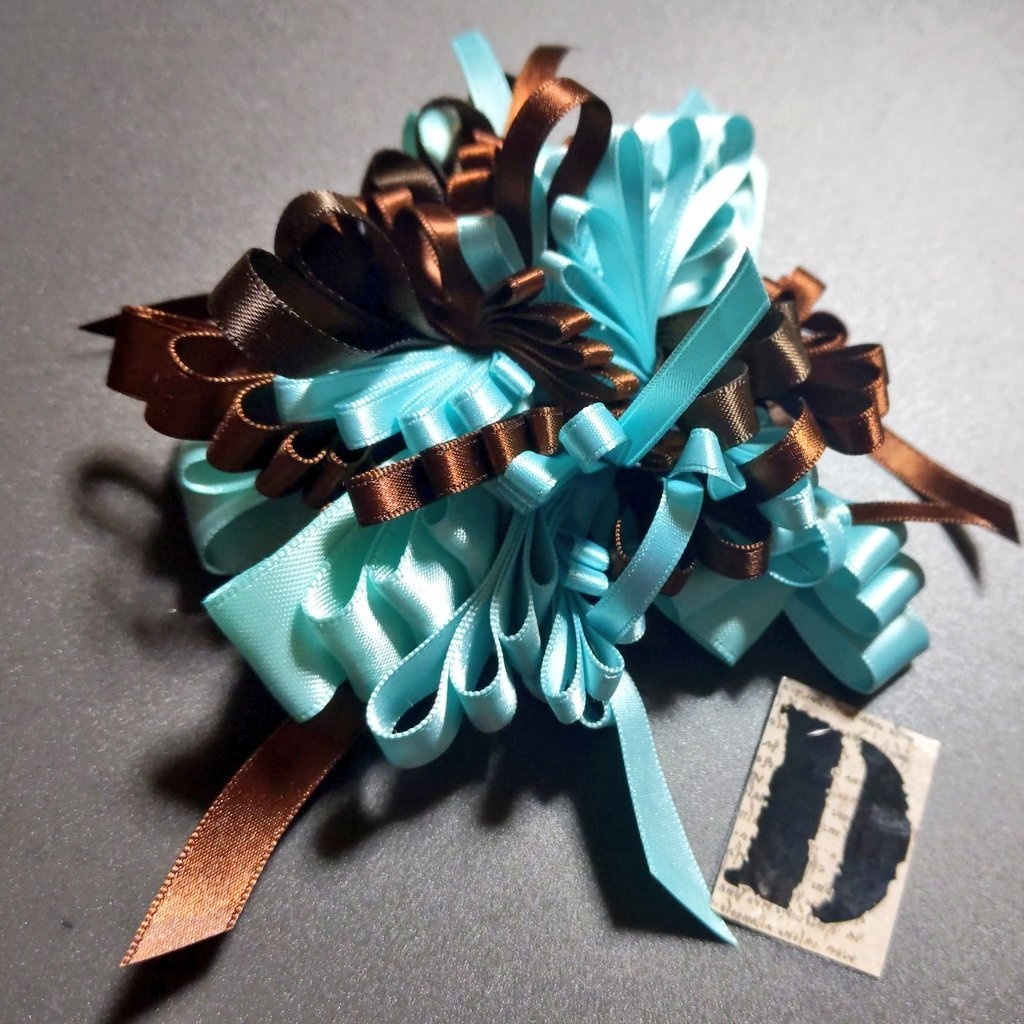 リボンアクセサリー兼ペンレスト