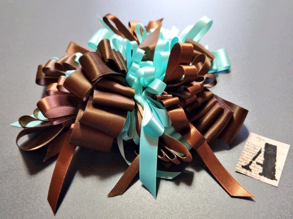 リボンアクセサリー兼ペンレスト