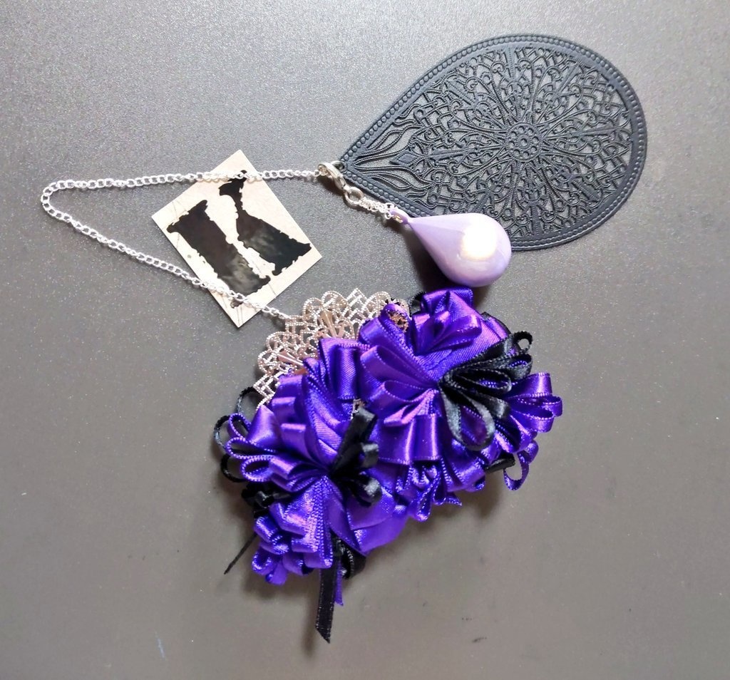 リボンアクセサリー兼ペンレスト