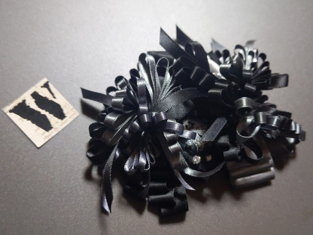 リボンアクセサリー兼ペンレスト