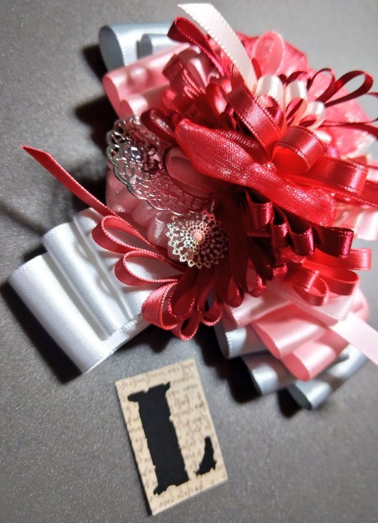 リボンアクセサリー兼ペンレスト