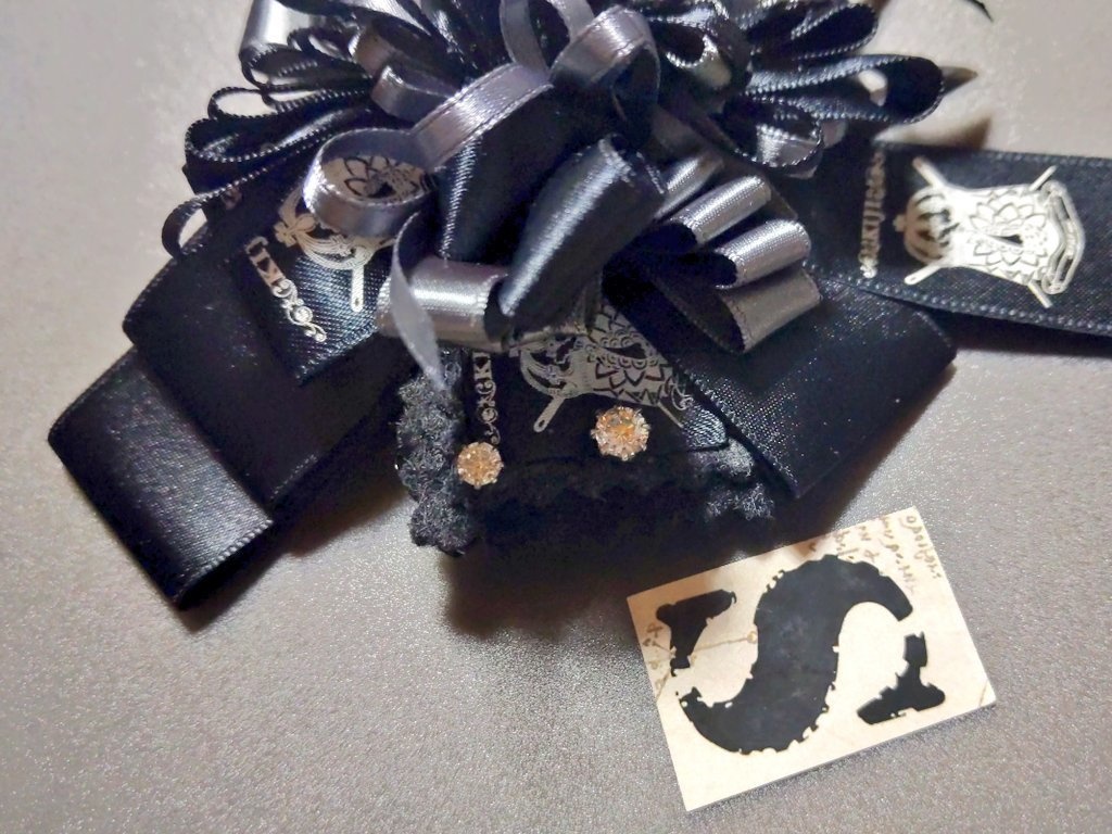 リボンアクセサリー兼ペンレスト