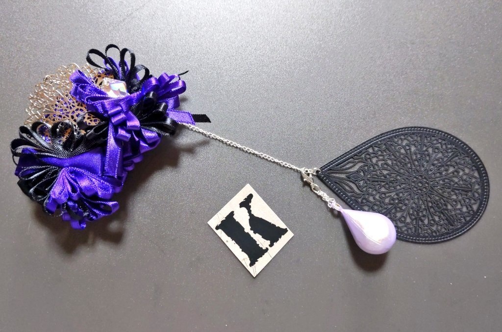 リボンアクセサリー兼ペンレスト