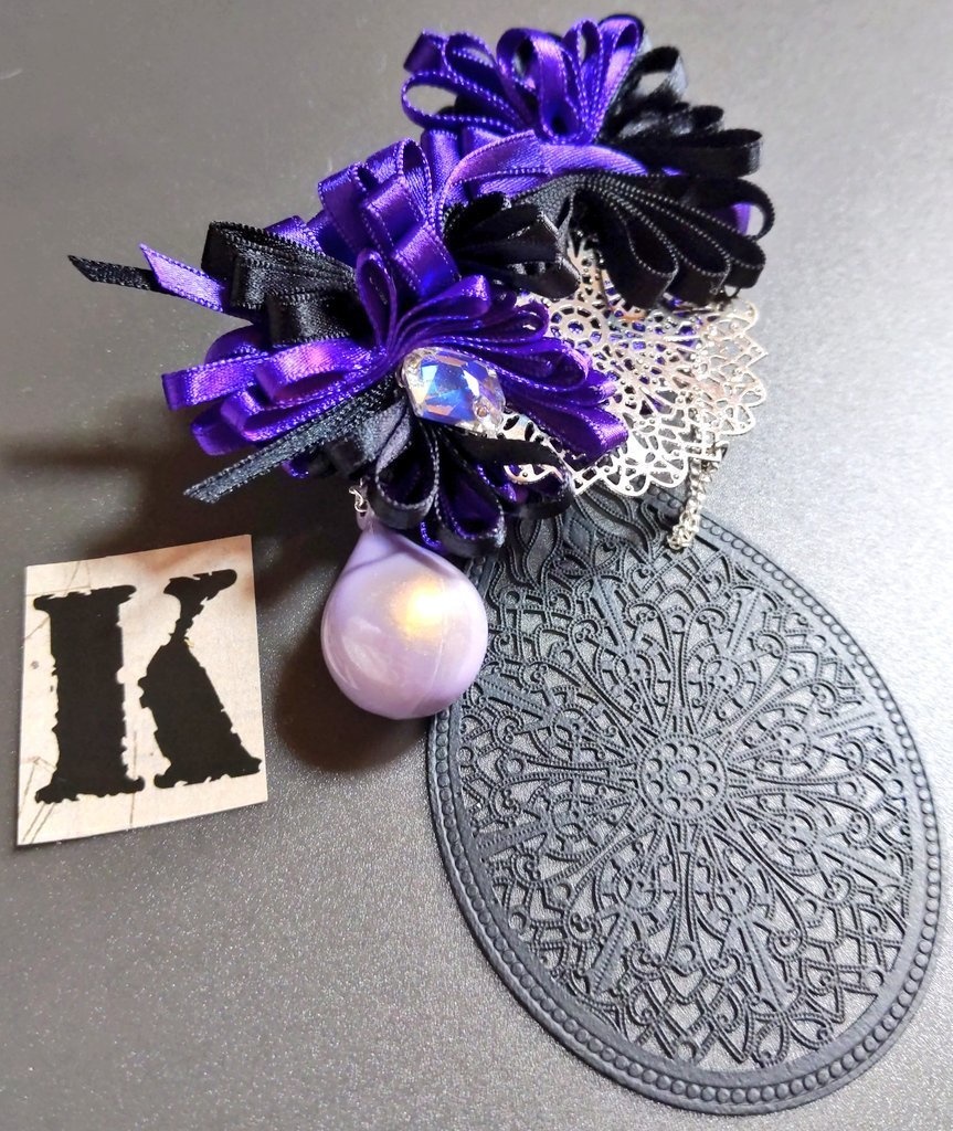 リボンアクセサリー兼ペンレスト