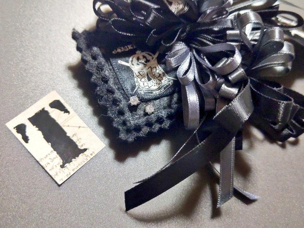 リボンアクセサリー兼ペンレスト