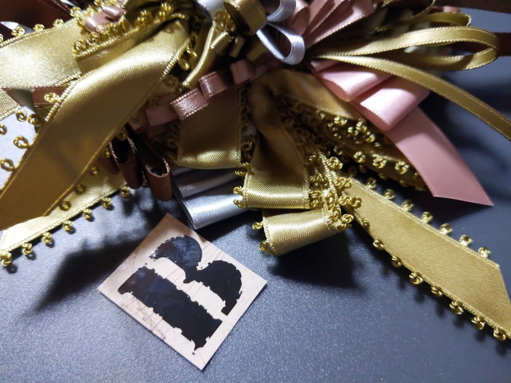 リボンアクセサリー兼ペンレスト