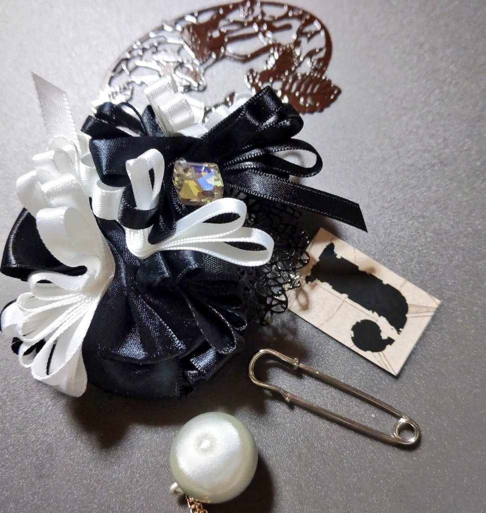 リボンアクセサリー兼ペンレスト