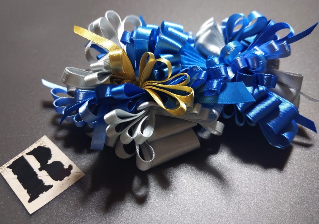 リボンアクセサリー兼ペンレスト