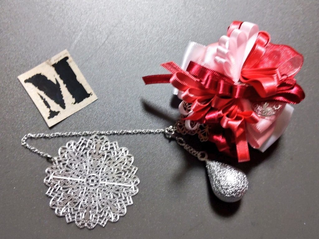 リボンアクセサリー兼ペンレスト