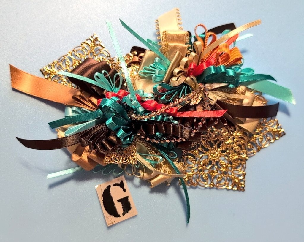 リボンコサージュ兼ペンレスト