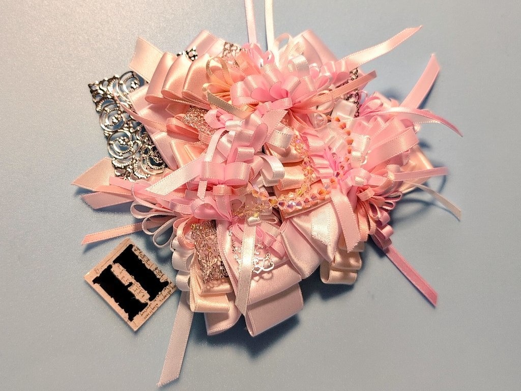 リボンコサージュ兼ペンレスト