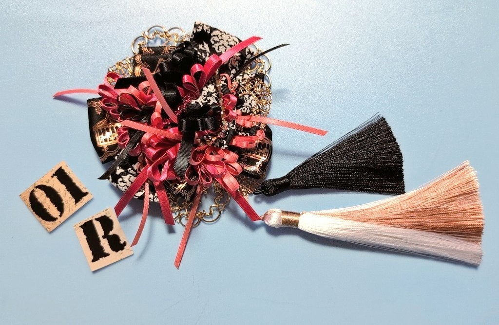 リボンコサージュ兼ペンレスト